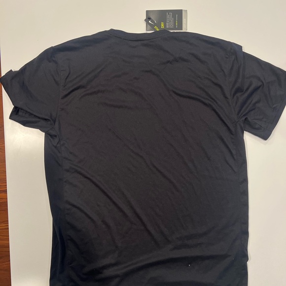 Men’s Nike NWT DrifFit standard fit T - Picture 2 of 2